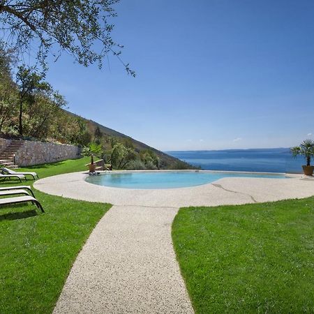 Villa Divina - Apt Icona Con Piscina E Vista Lago Кастеллетто-ди-Бренцоне Экстерьер фото
