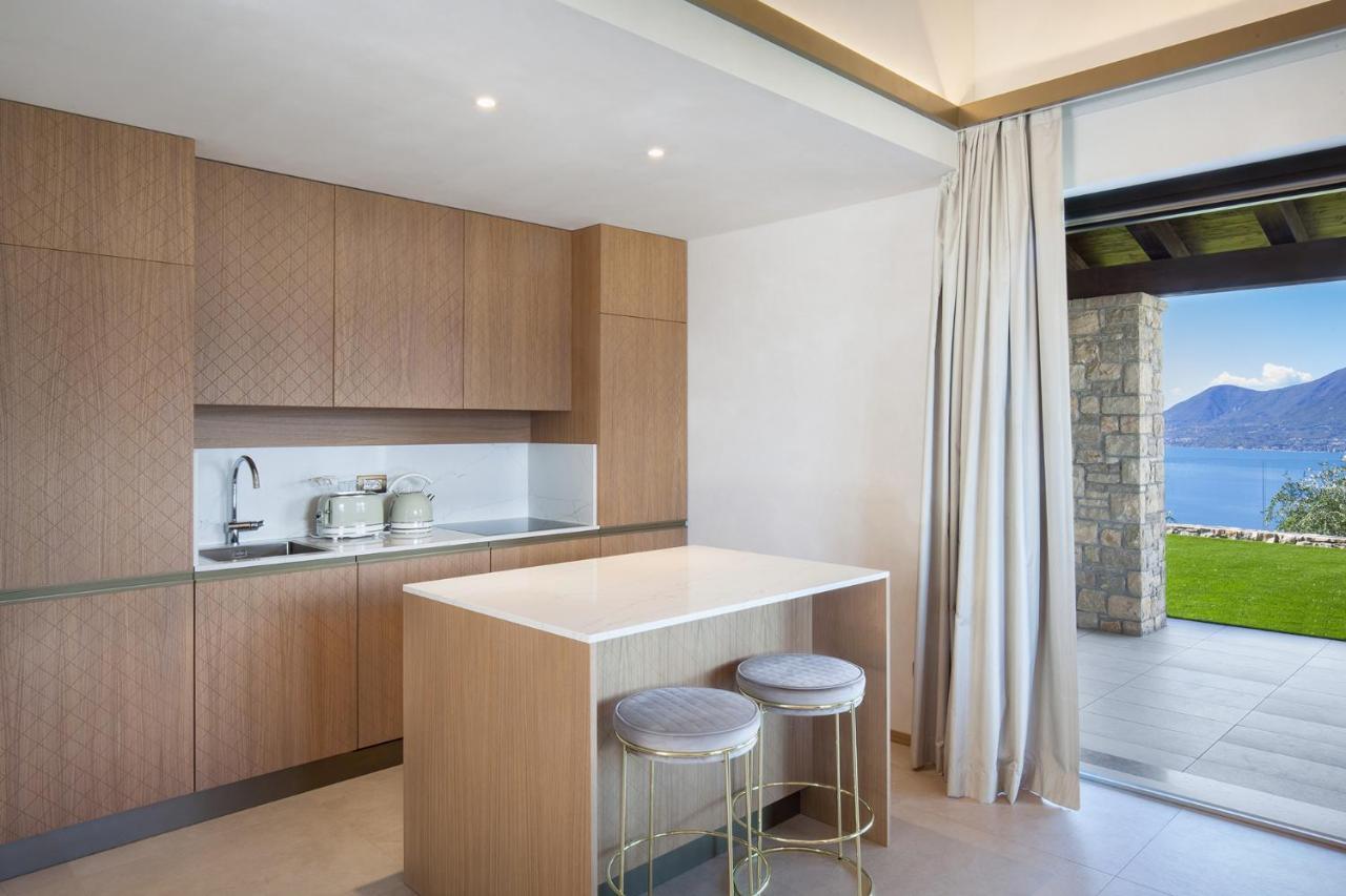 Villa Divina - Apt Icona Con Piscina E Vista Lago Кастеллетто-ди-Бренцоне Экстерьер фото